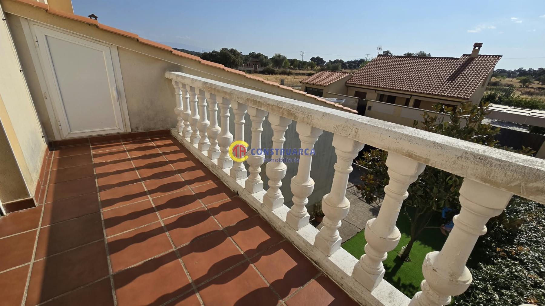 Venta de chalet en Montesclaros