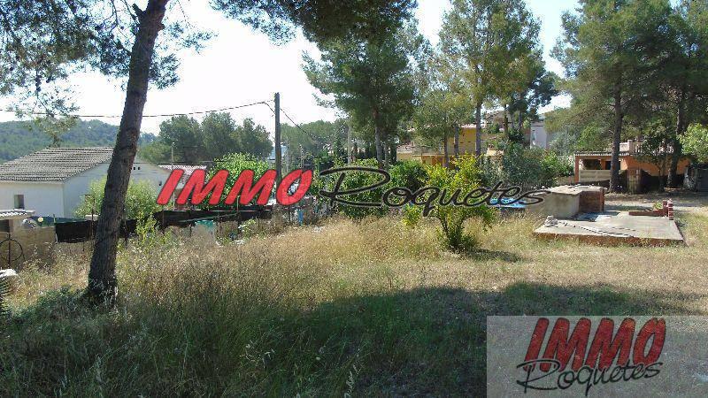 For sale of land in Canyelles