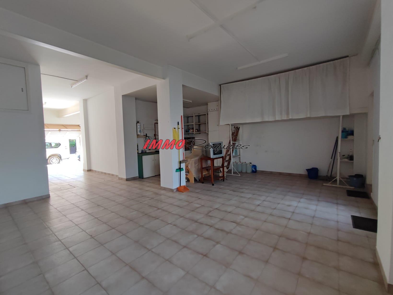 Venta de local comercial en Les Roquetes