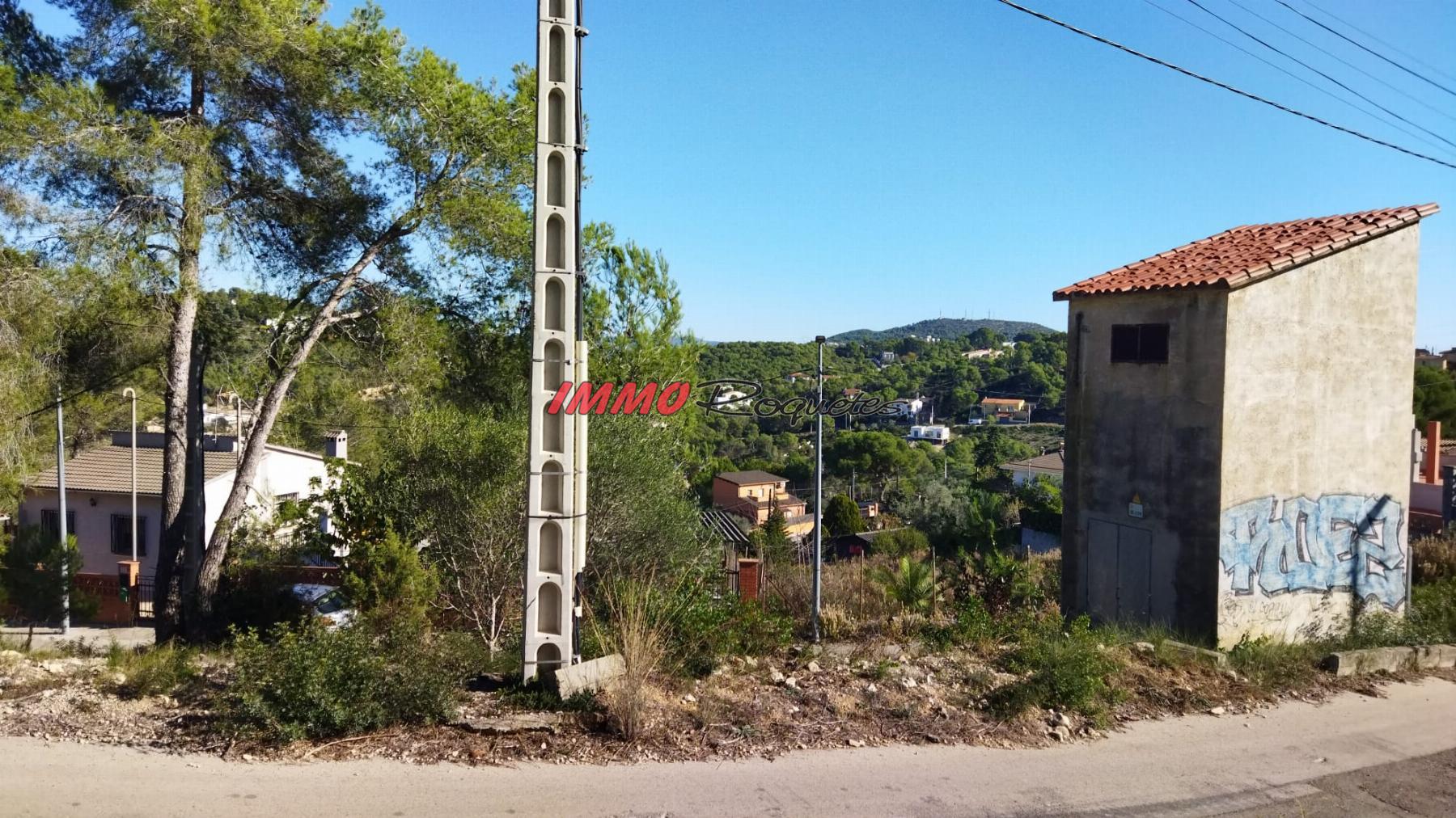 For sale of land in Canyelles