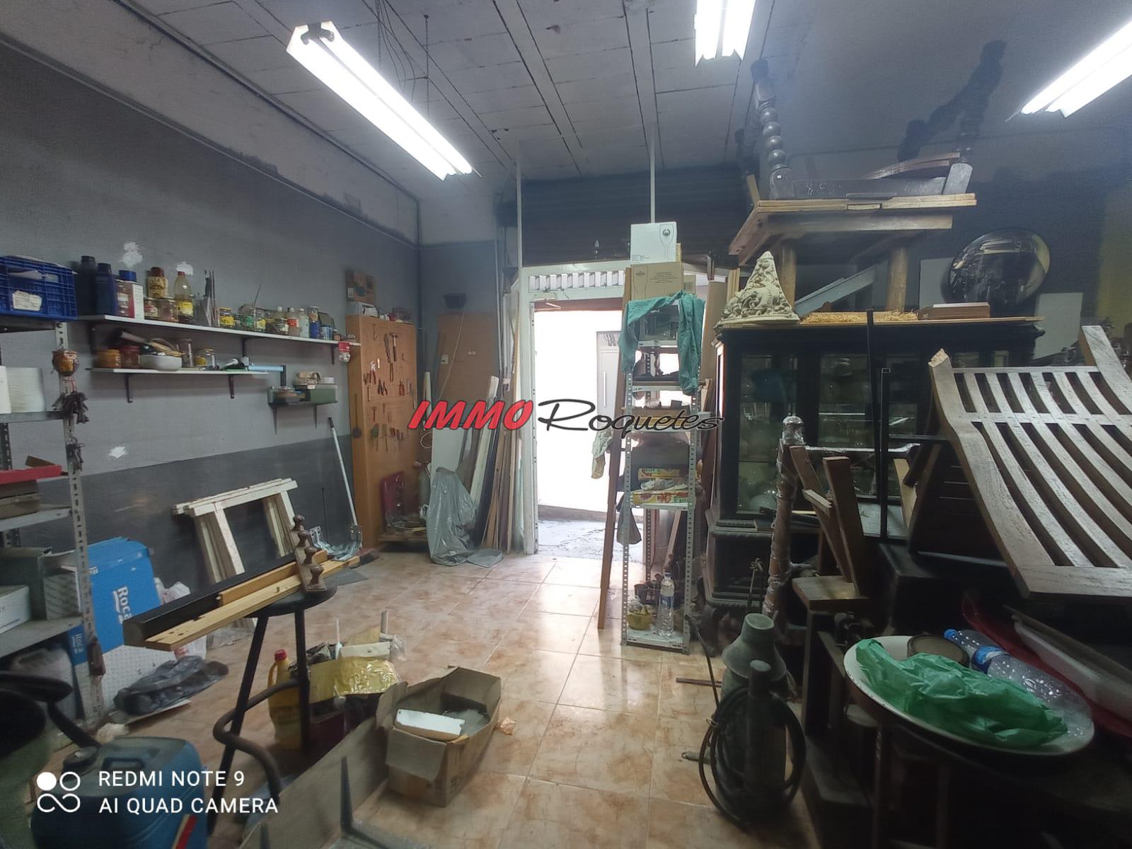 Venta de local comercial en Les Roquetes