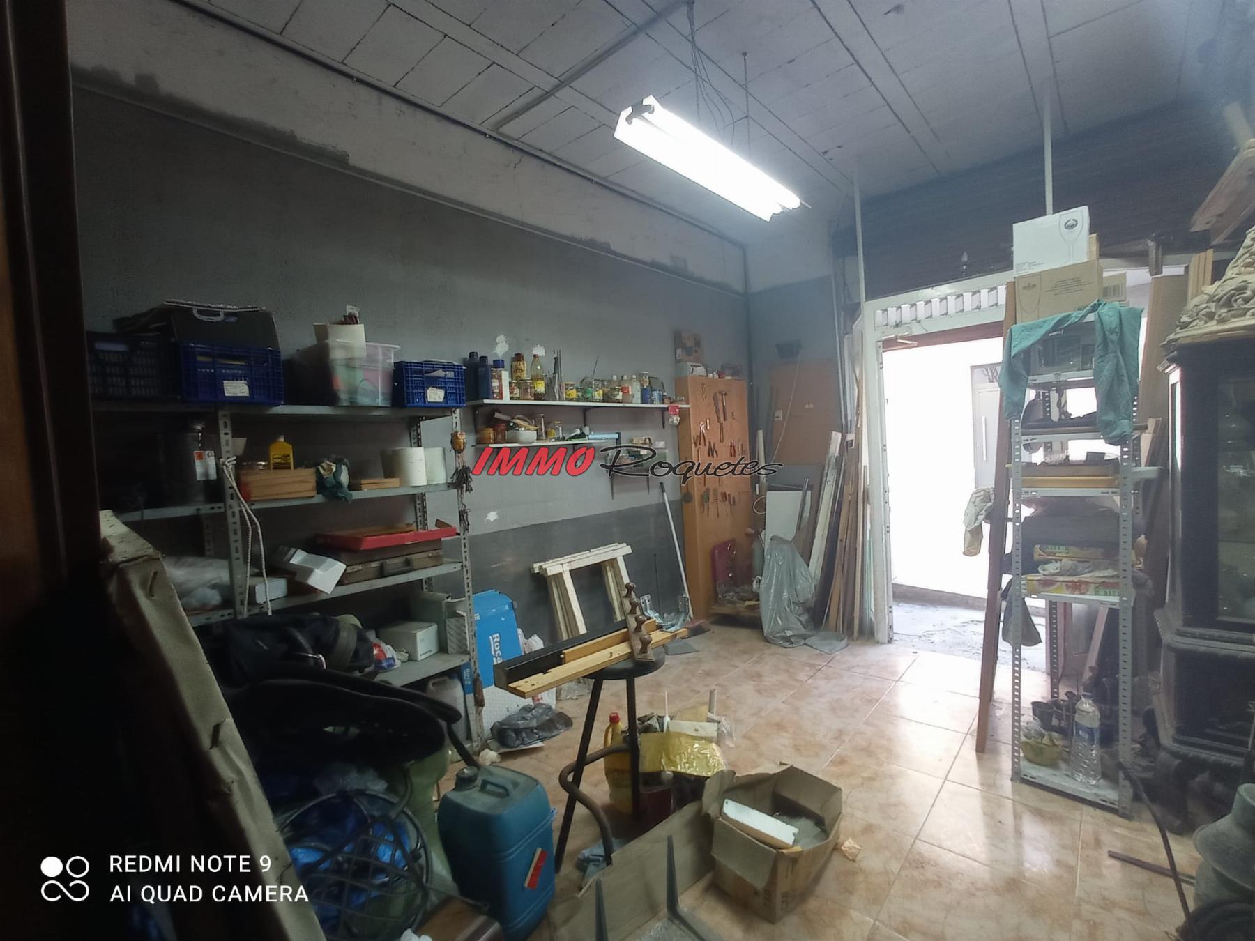 Venta de local comercial en Les Roquetes