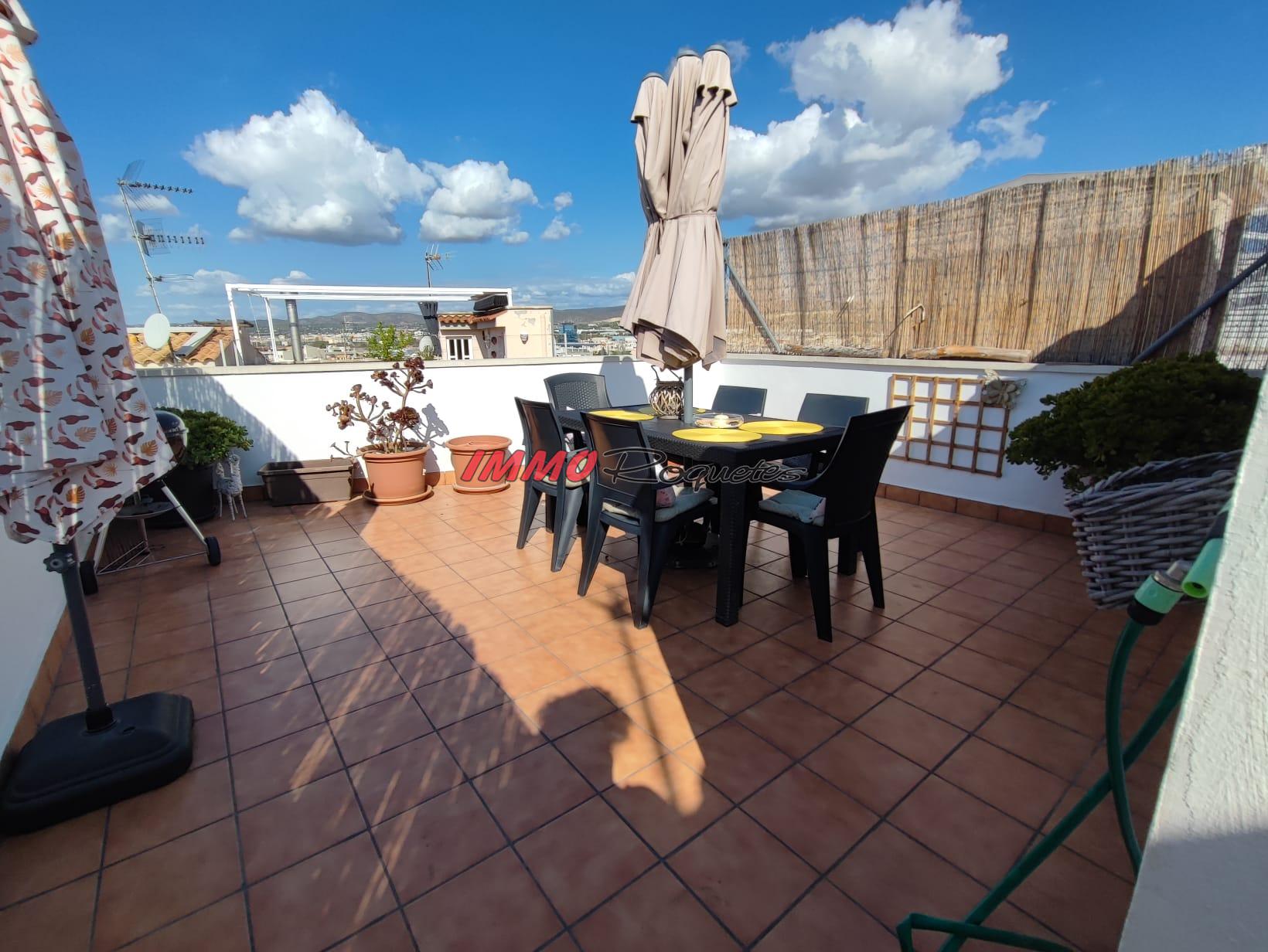 For sale of duplex in Les Roquetes