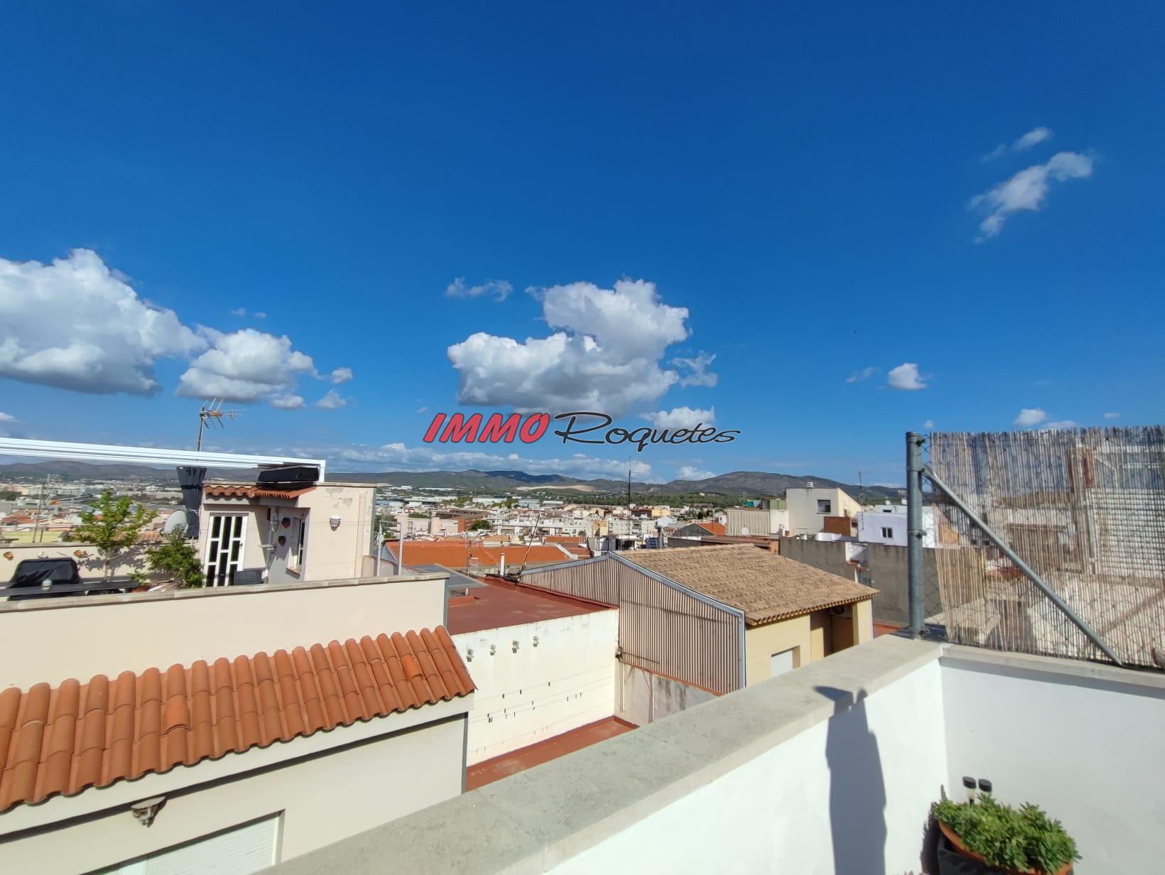 For sale of duplex in Les Roquetes