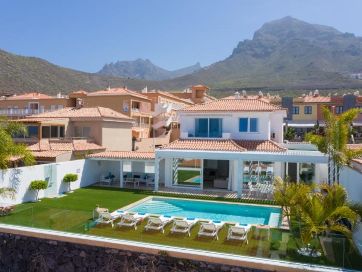 For sale of villa in Costa Adeje
