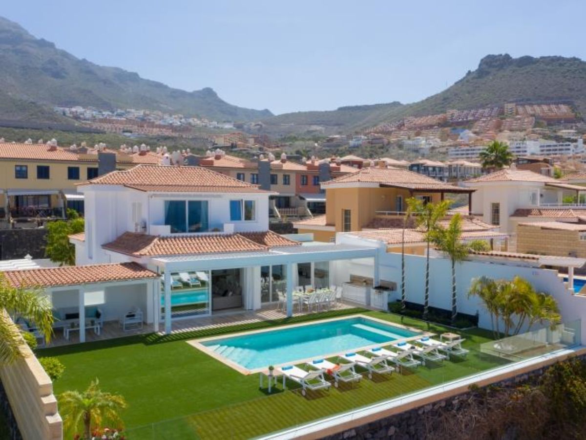 For sale of villa in Costa Adeje