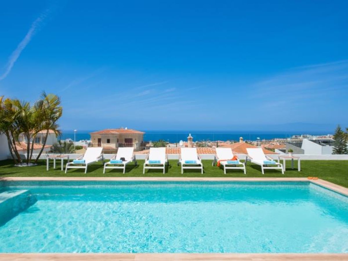 For sale of villa in Costa Adeje