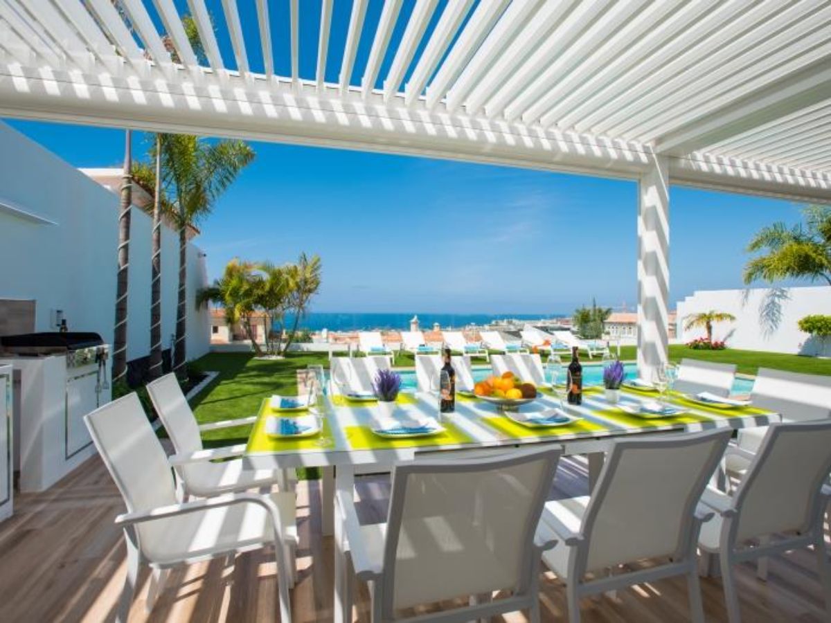 For sale of villa in Costa Adeje