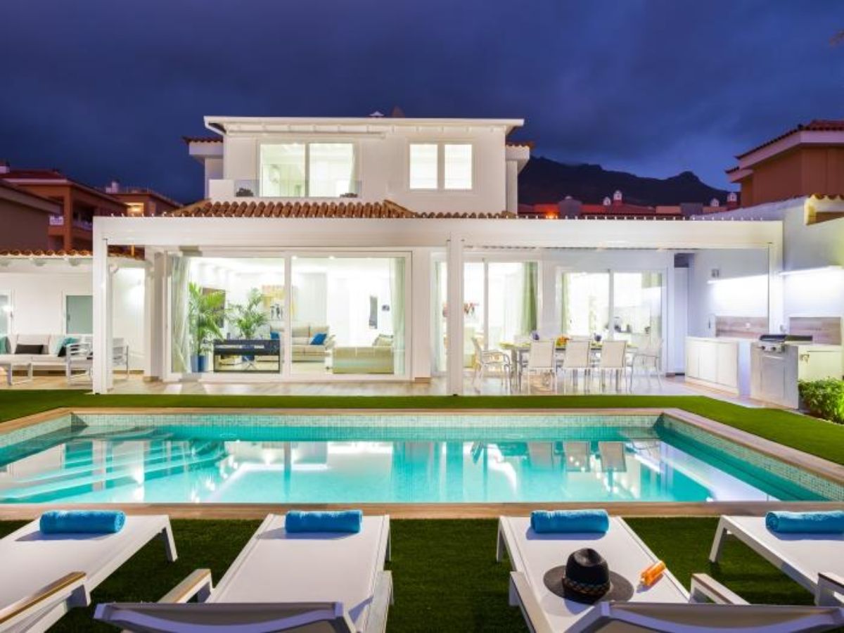 For sale of villa in Costa Adeje
