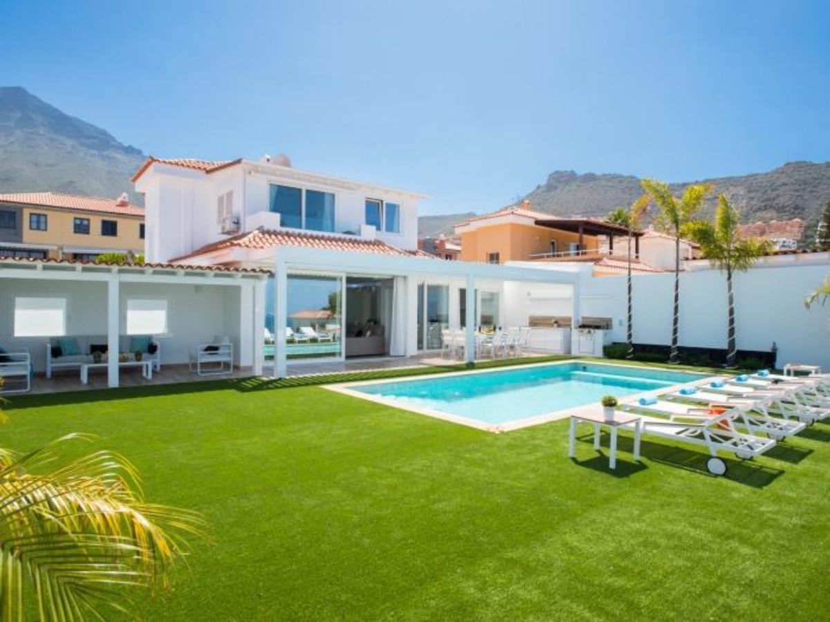 For sale of villa in Costa Adeje