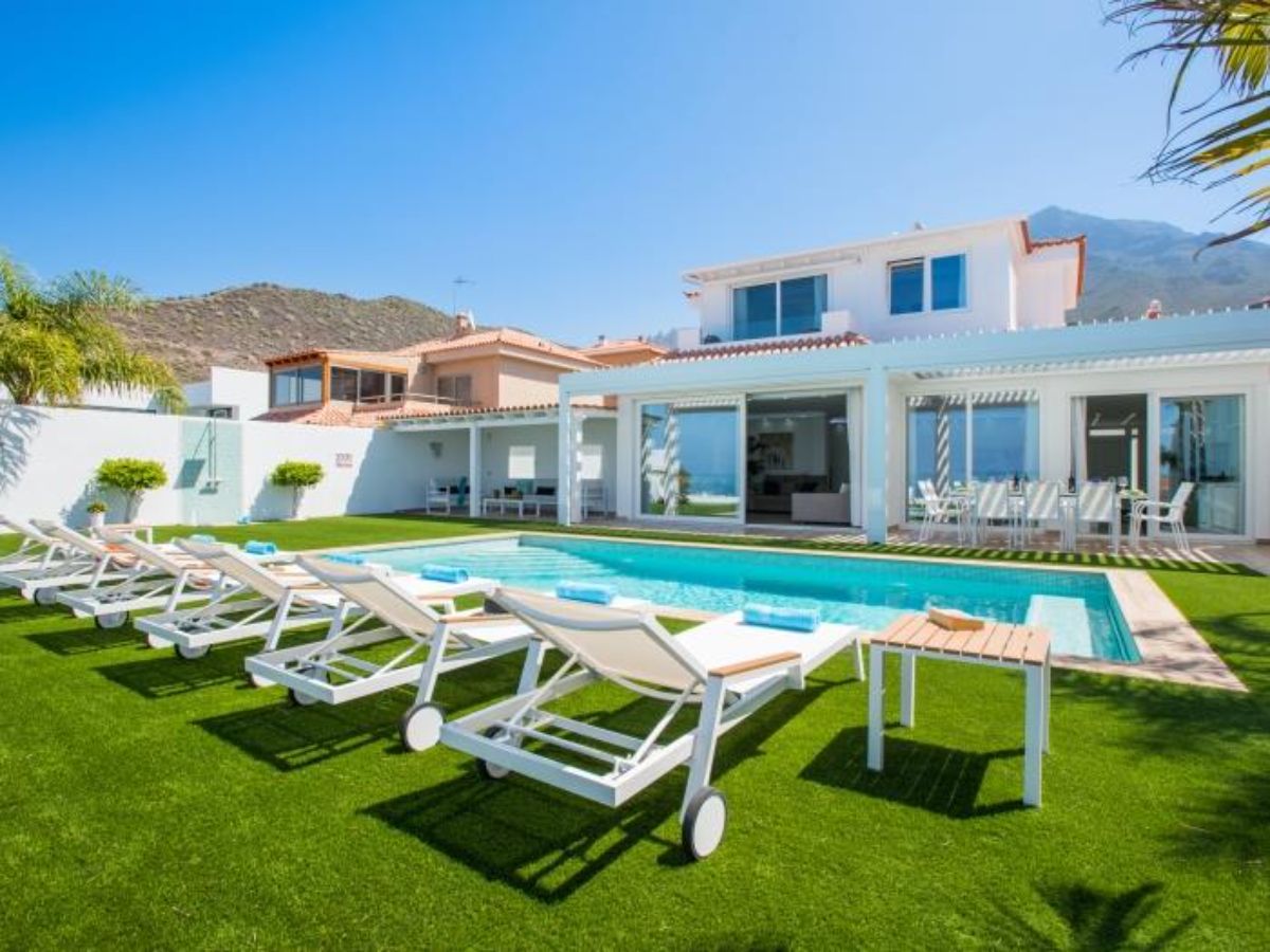 For sale of villa in Costa Adeje
