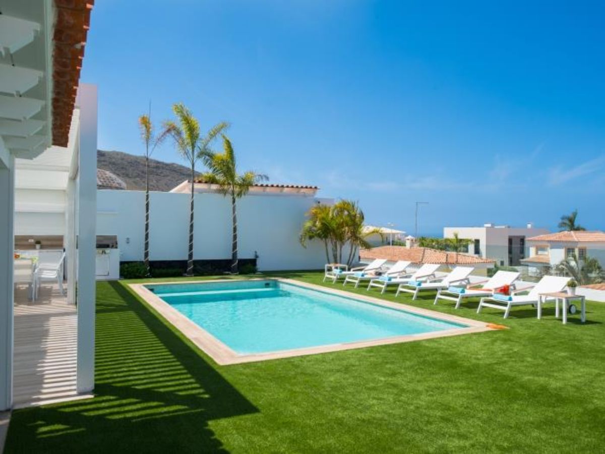 For sale of villa in Costa Adeje
