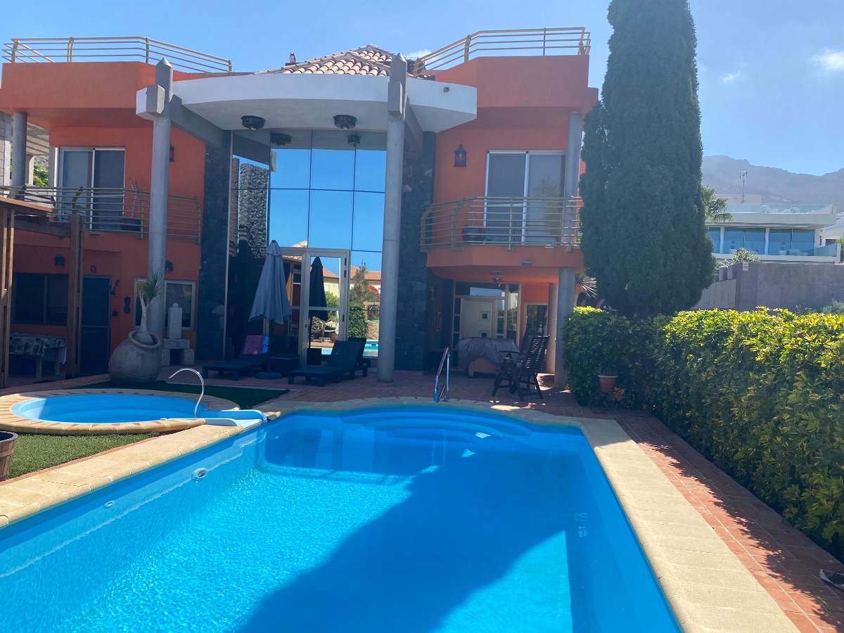 For sale of villa in Costa Adeje