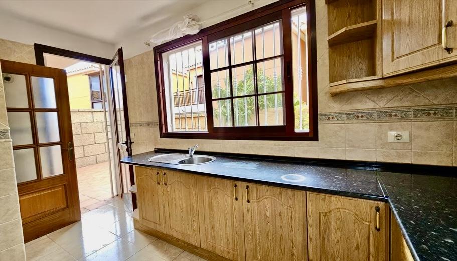 For sale of house in Arona