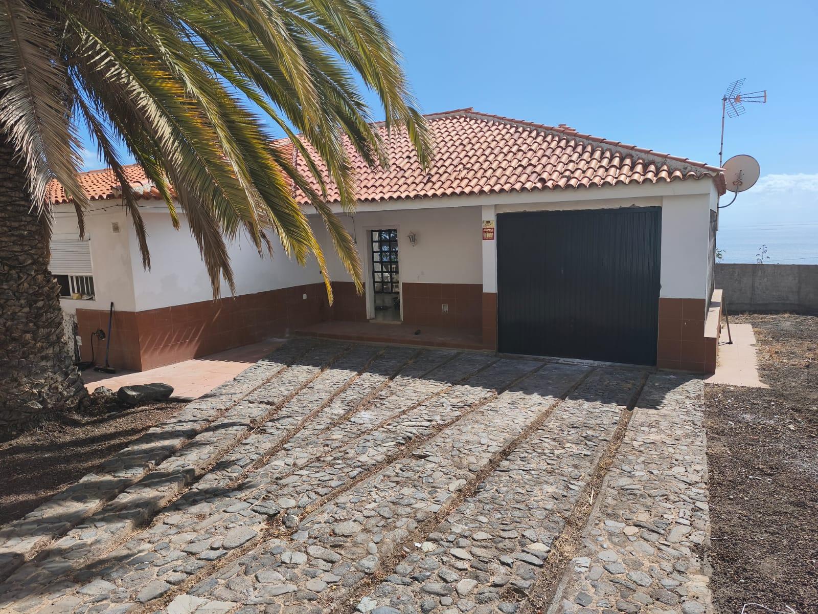 For sale of house in Santa Cruz
