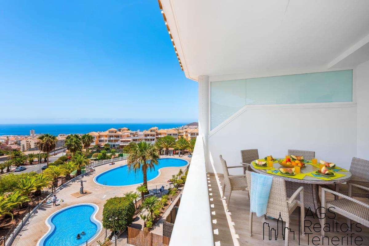 For sale of penthouse in Arona