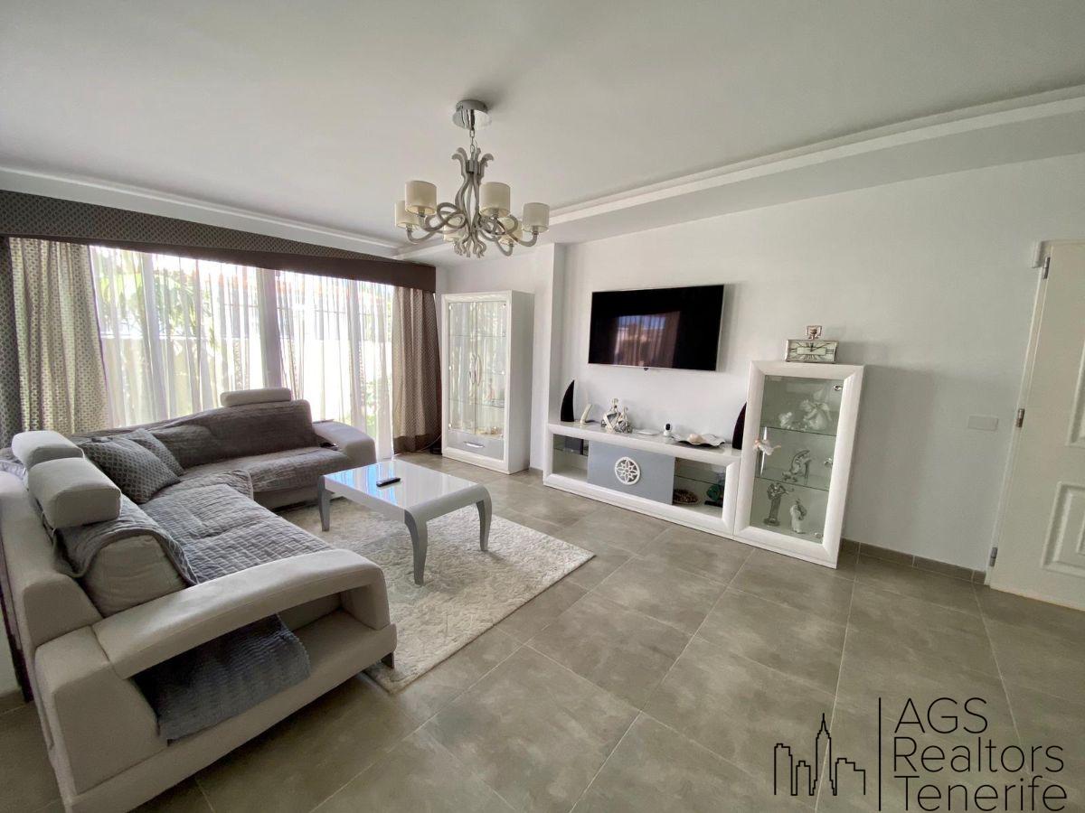 For sale of house in Arona
