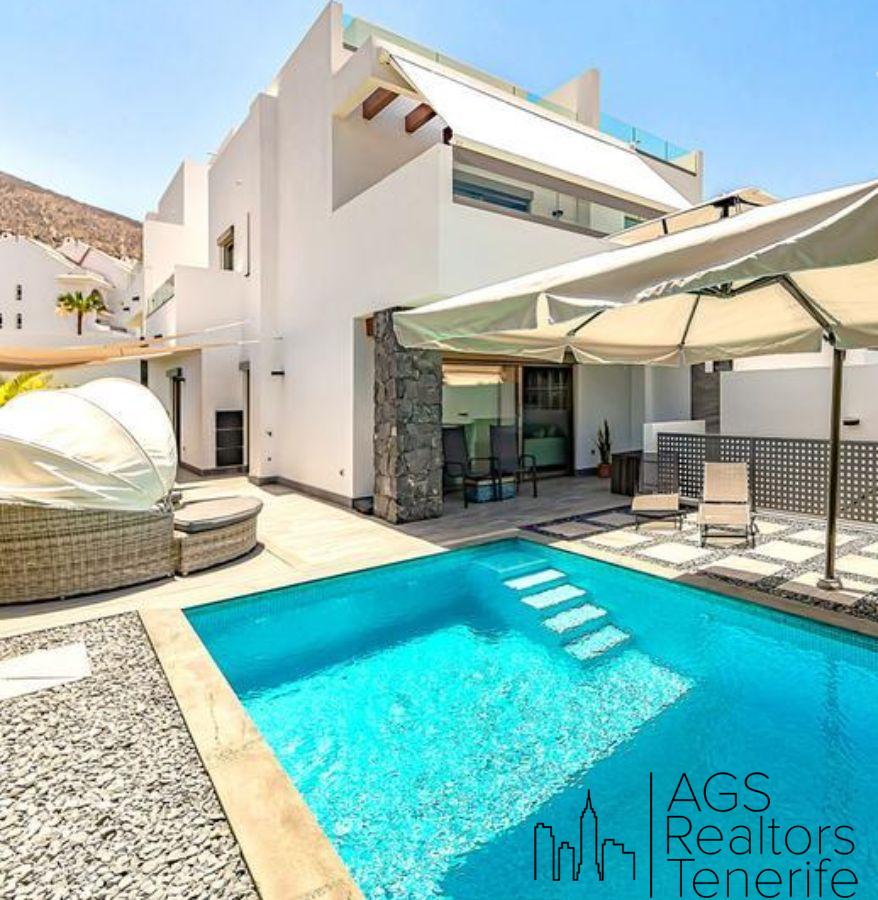 For sale of chalet in Arona