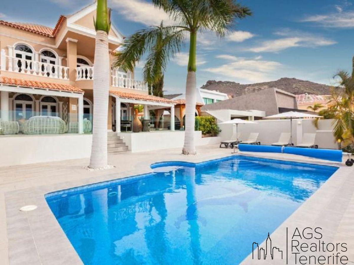 Venta de villa en Costa Adeje