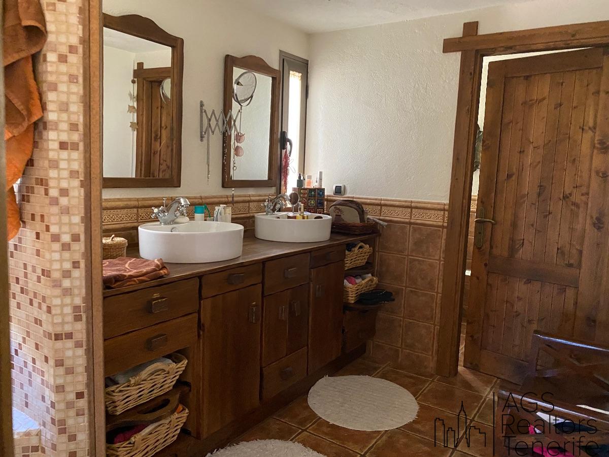 For sale of villa in Costa Adeje