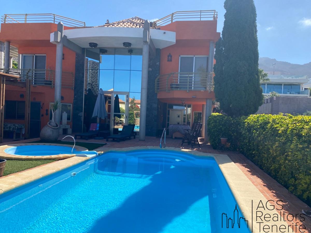 For sale of villa in Costa Adeje