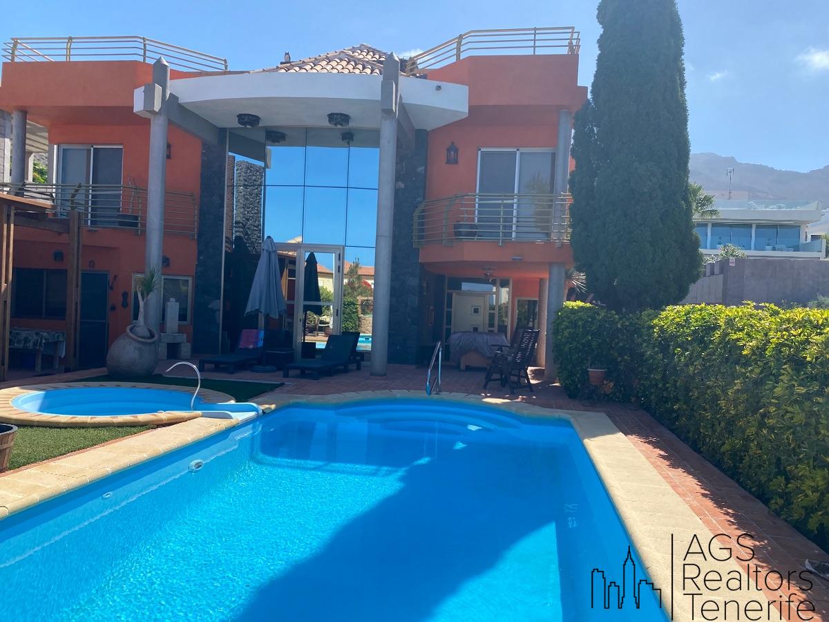 Venta de villa en Costa Adeje