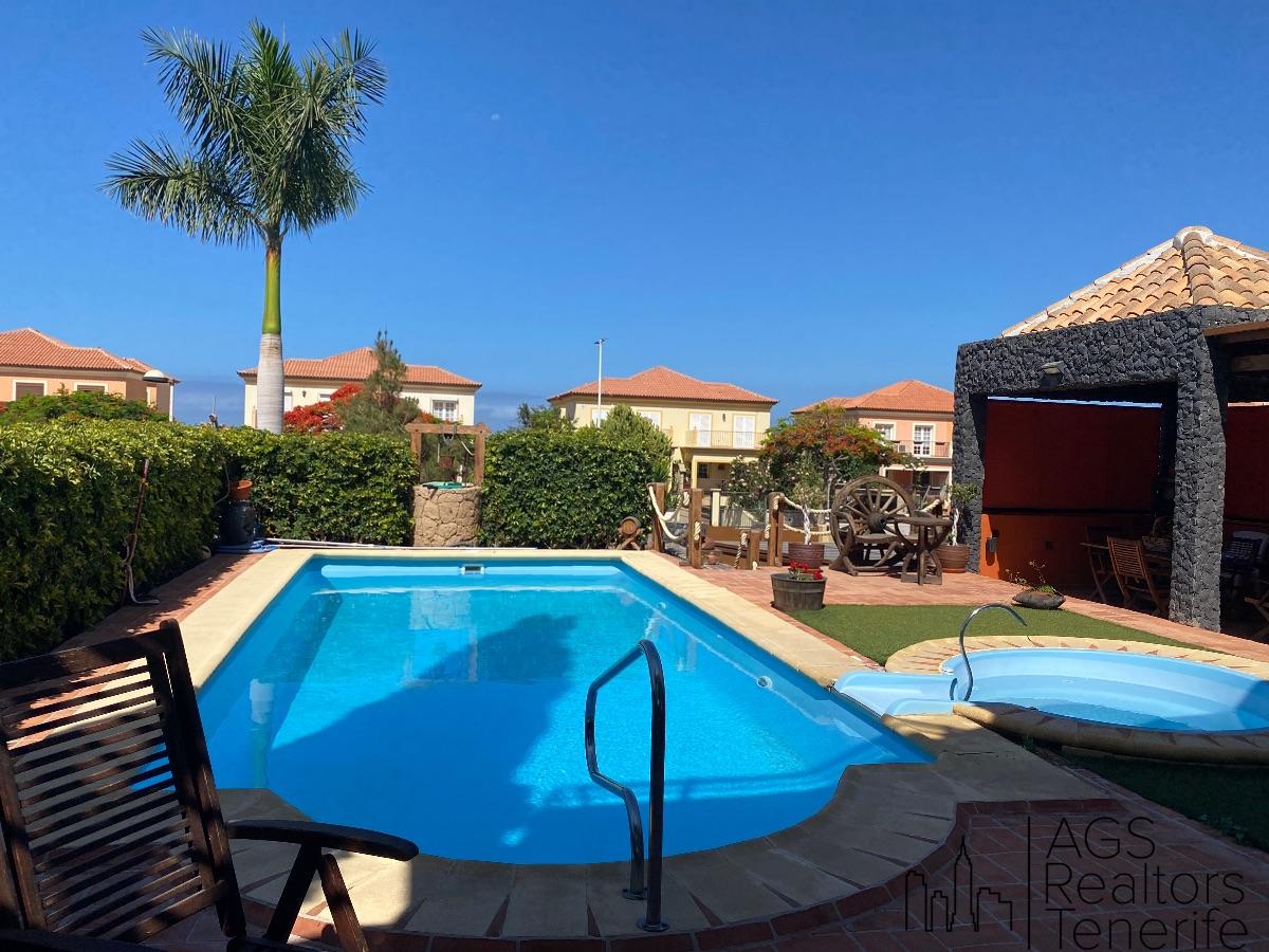 Venta de villa en Costa Adeje