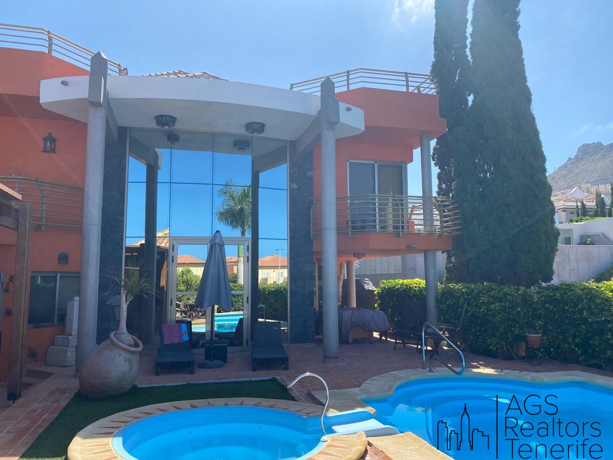 Venta de villa en Costa Adeje