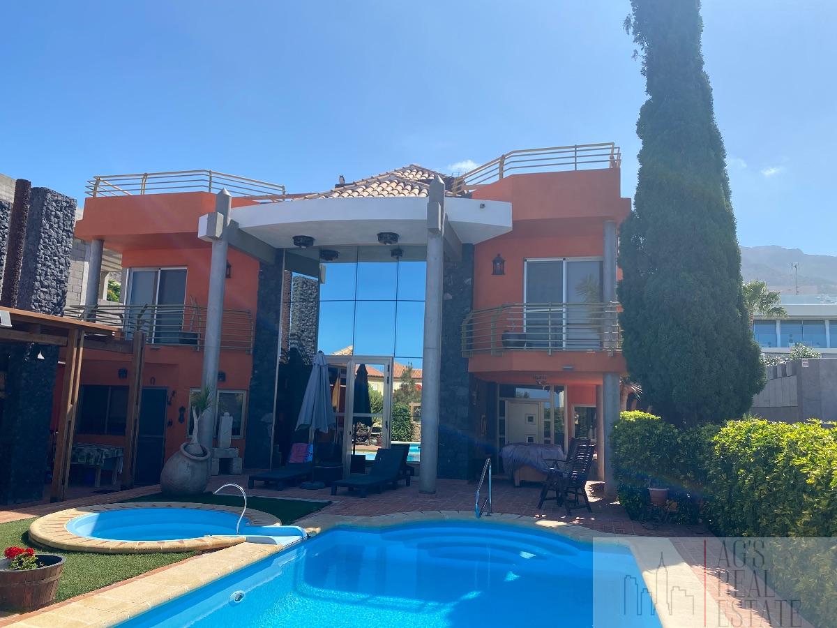 For sale of villa in Costa Adeje