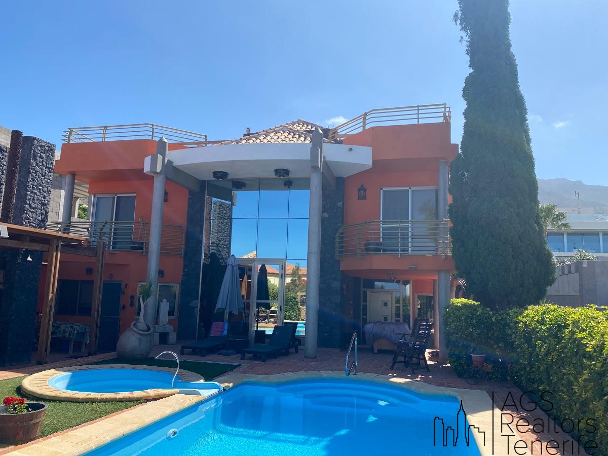 For sale of villa in Costa Adeje