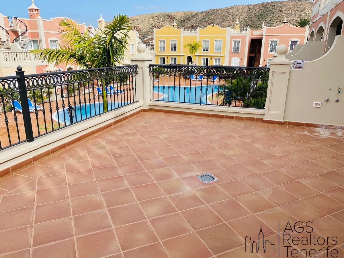 For sale of duplex in Arona
