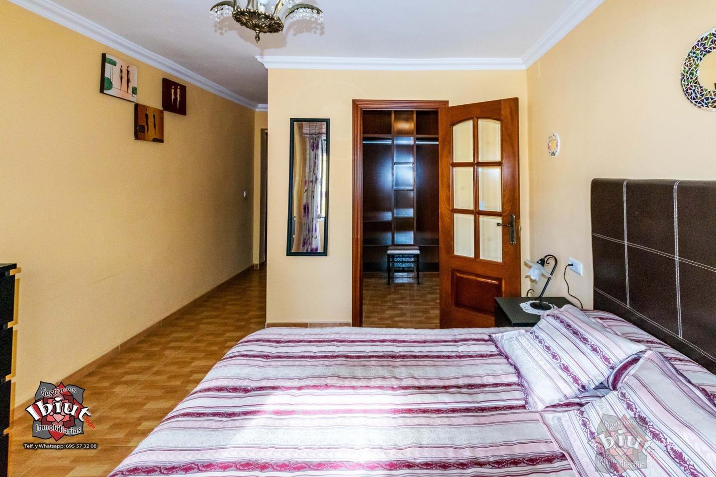For sale of flat in Vélez-Málaga