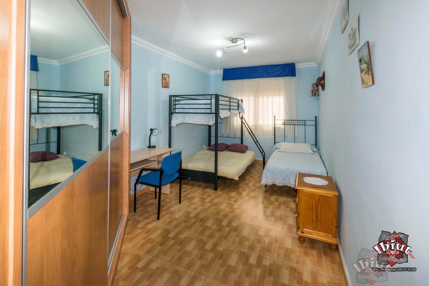 For sale of flat in Vélez-Málaga