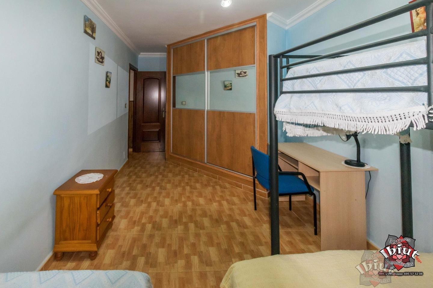 For sale of flat in Vélez-Málaga