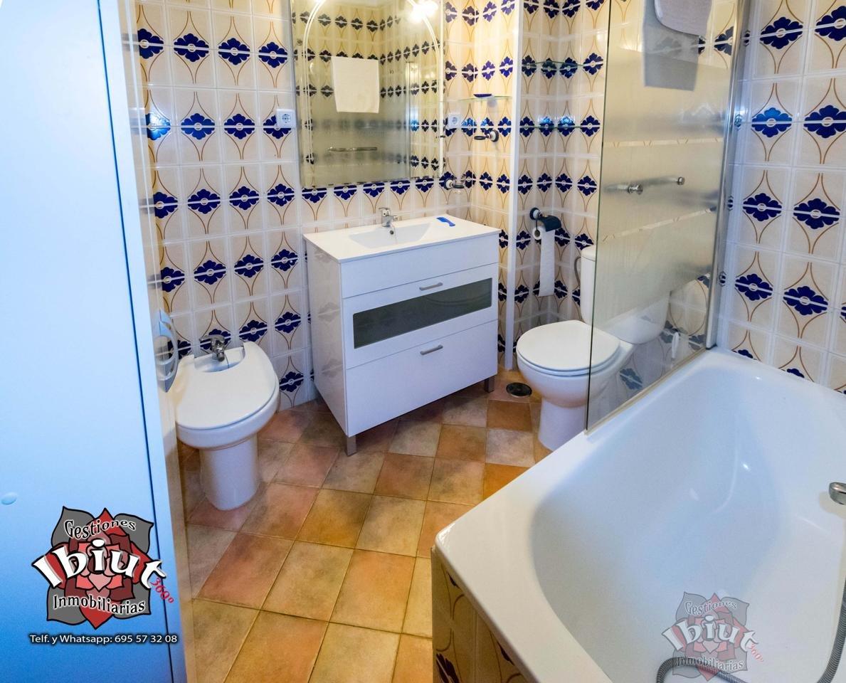 For sale of flat in Vélez-Málaga