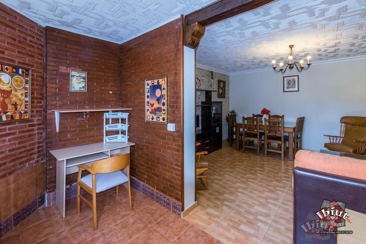 For sale of flat in Vélez-Málaga