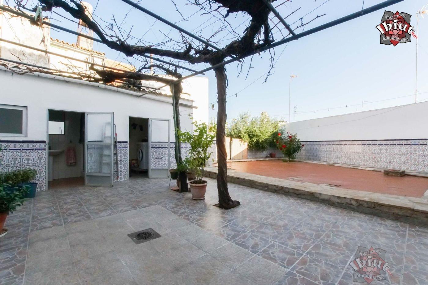 For sale of house in Úbeda