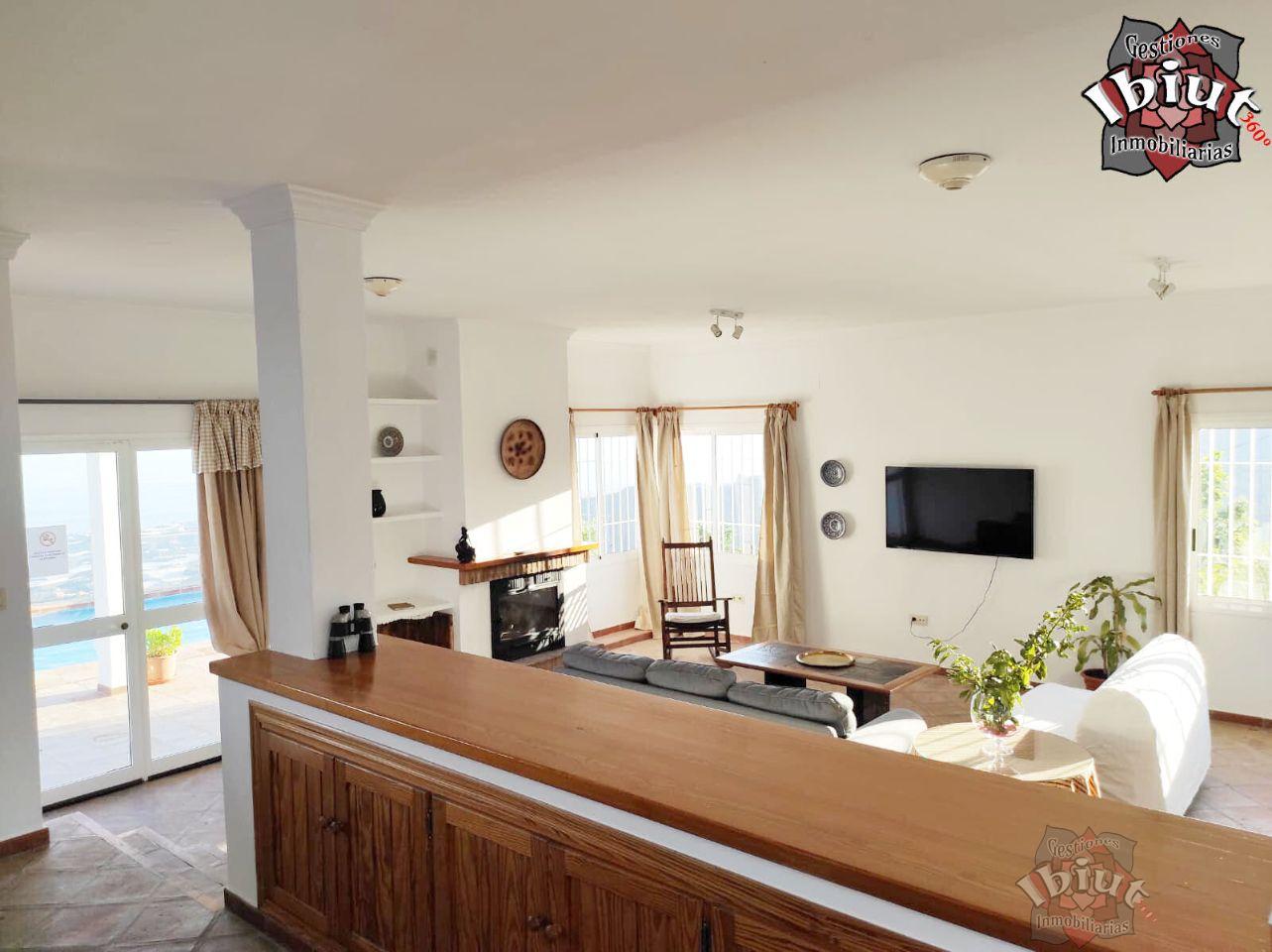 For rent of chalet in Sayalonga