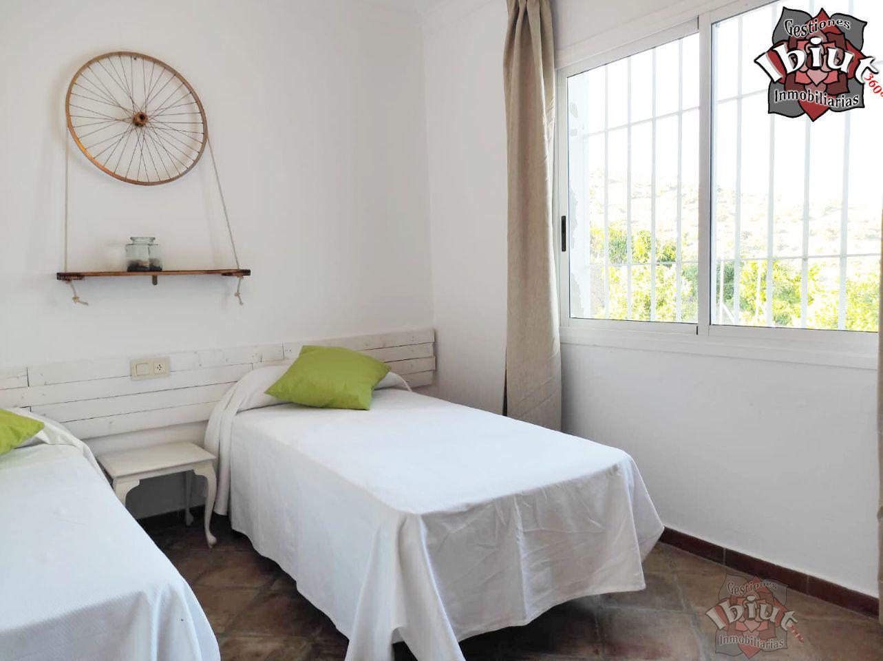 For rent of chalet in Sayalonga