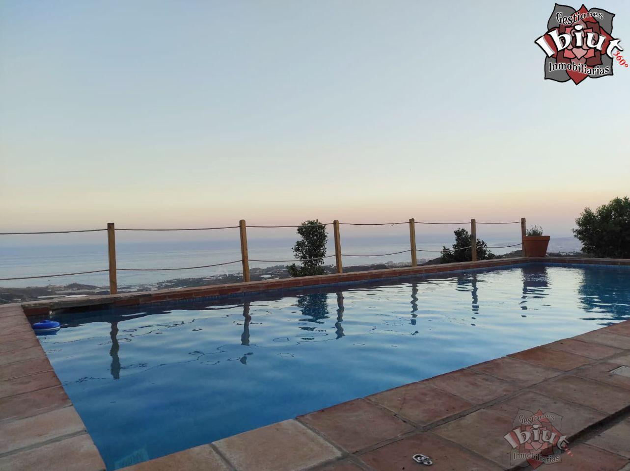 For rent of chalet in Sayalonga