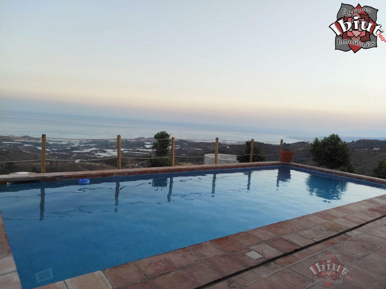 For rent of chalet in Sayalonga