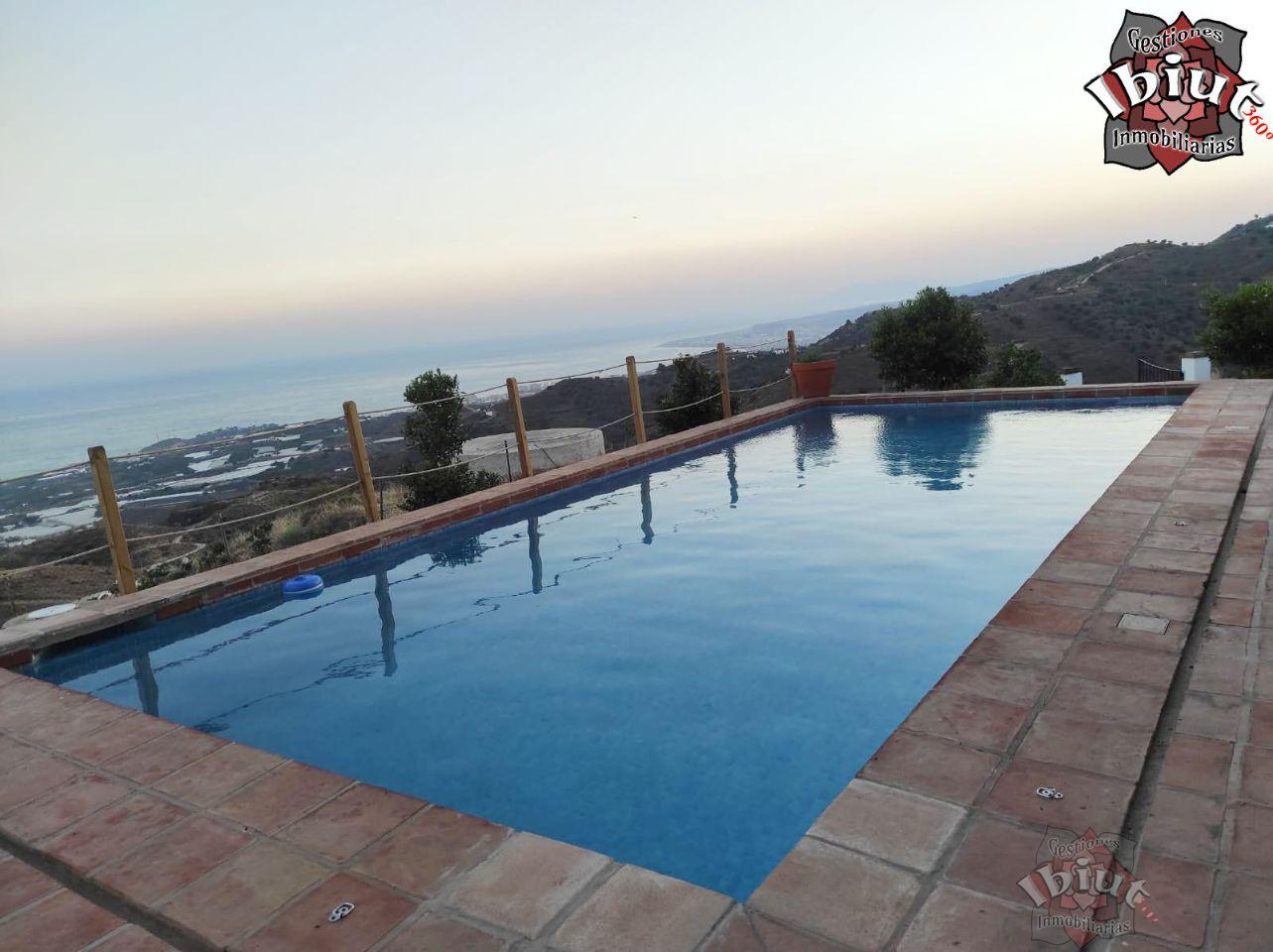 For rent of chalet in Sayalonga