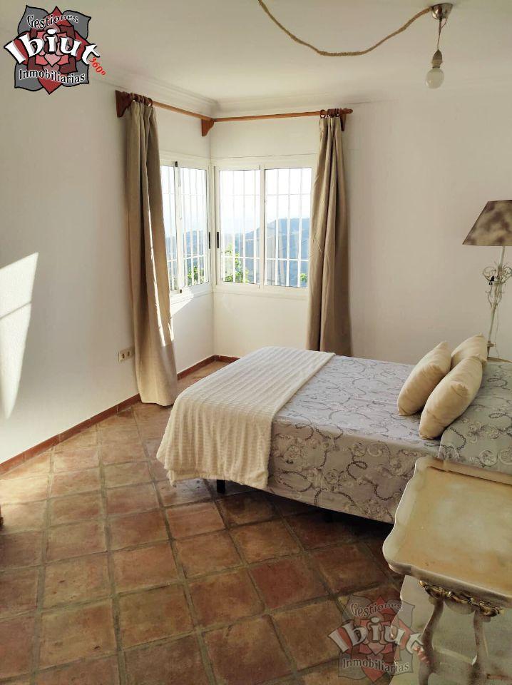 For rent of chalet in Sayalonga