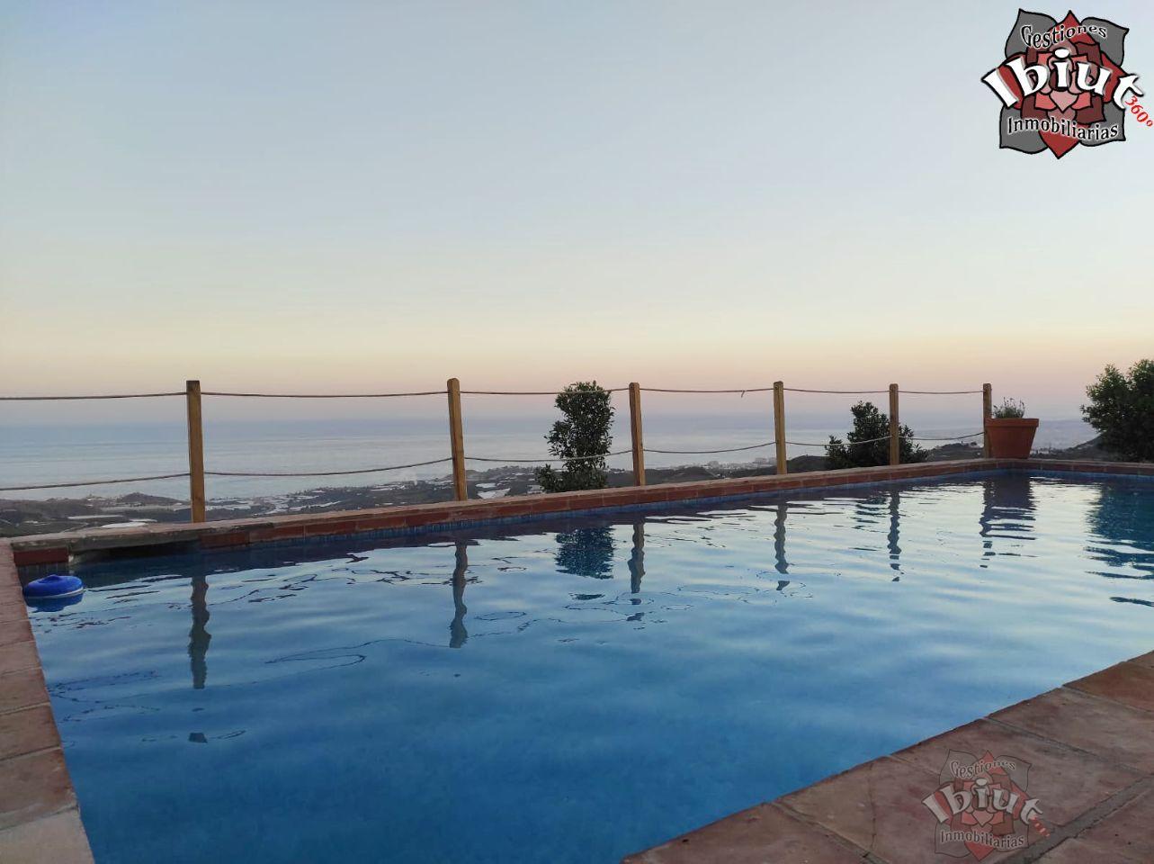 For rent of chalet in Sayalonga