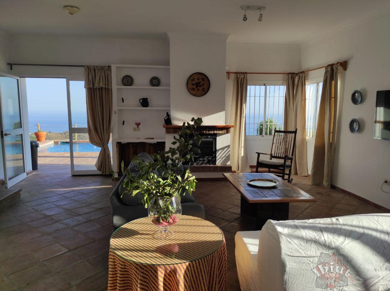 For rent of chalet in Sayalonga