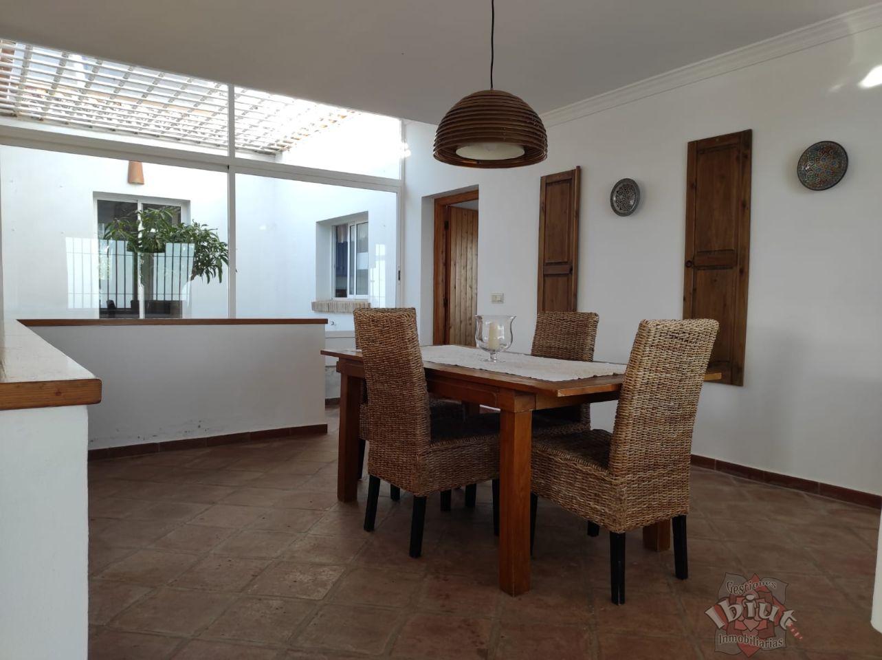 For rent of chalet in Sayalonga