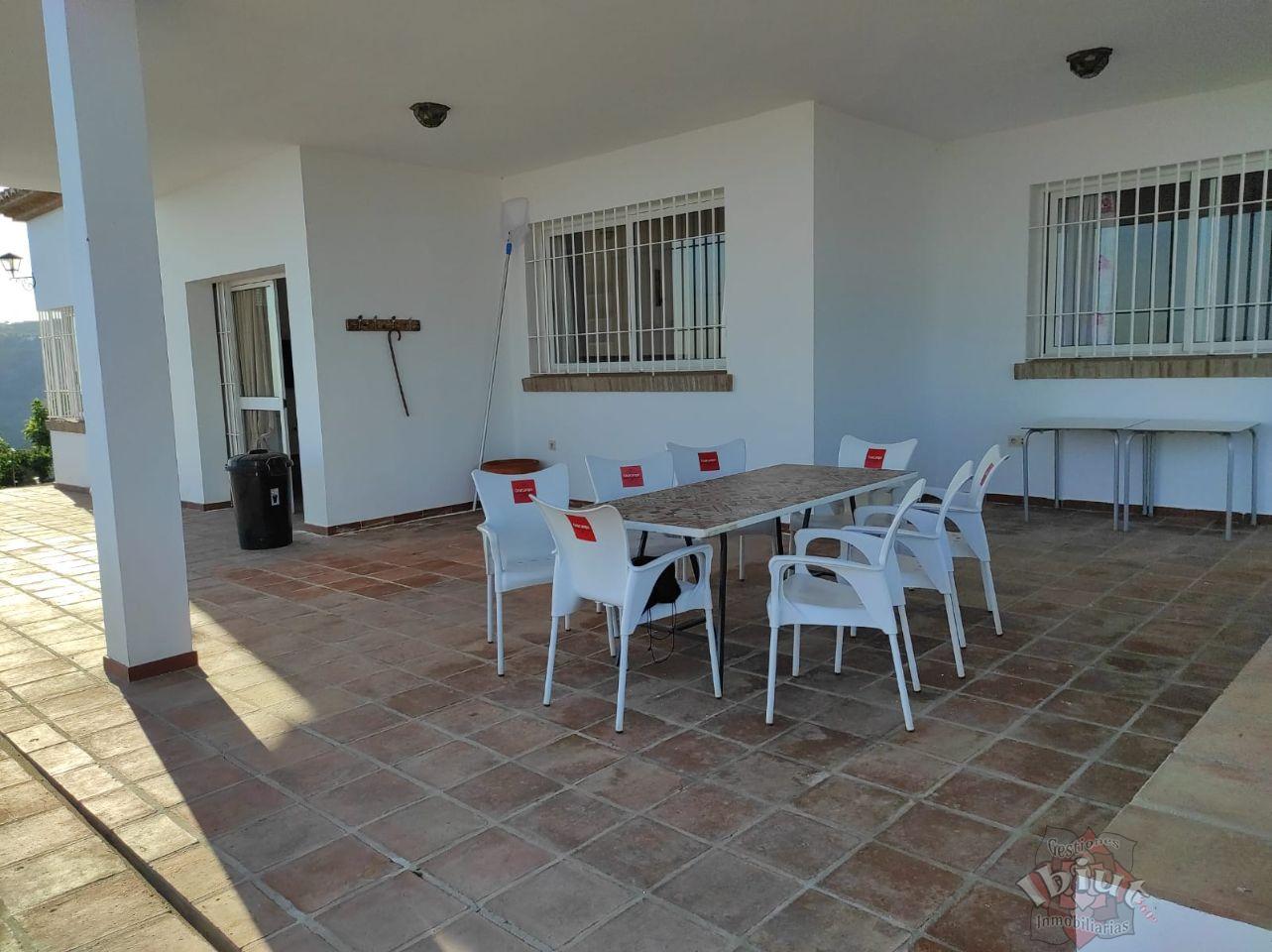 For rent of chalet in Sayalonga