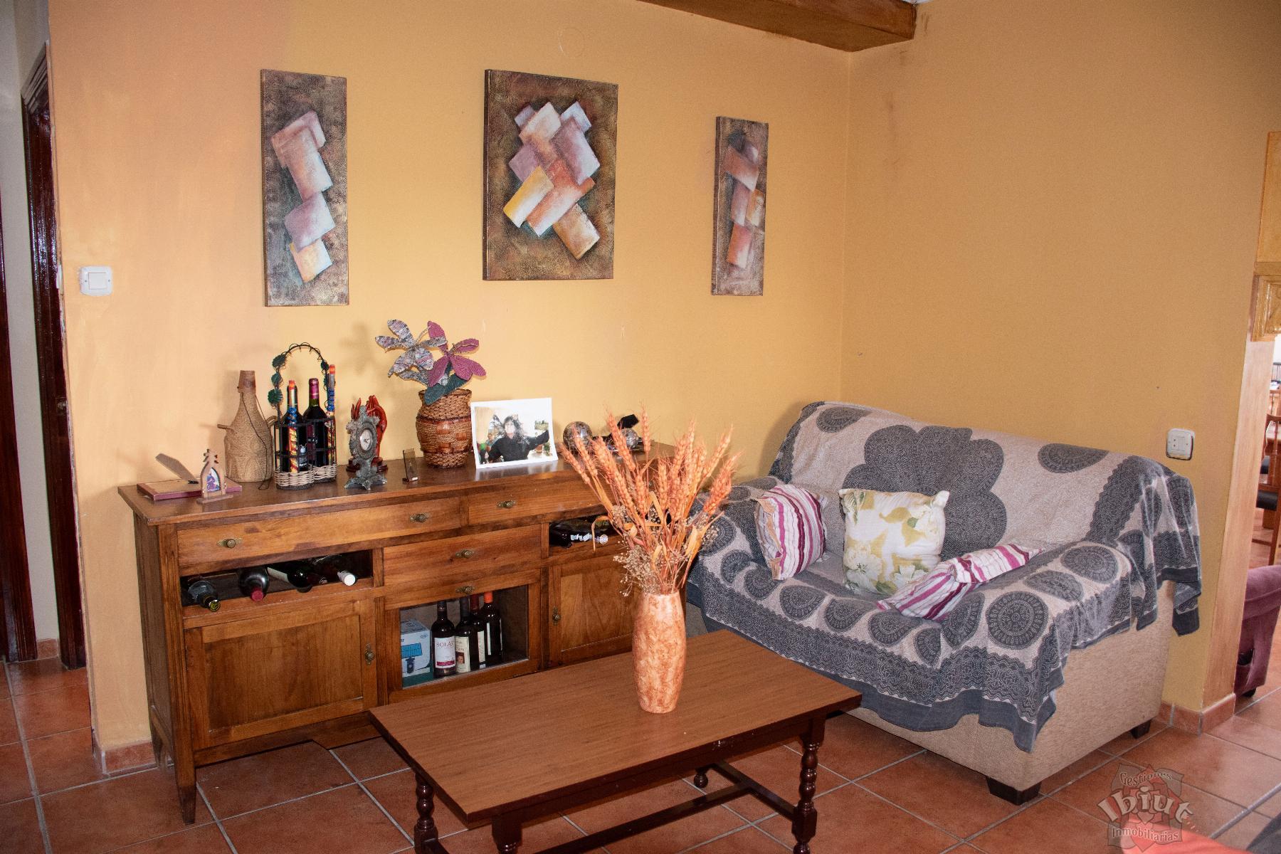 For sale of villa in Alcaucín