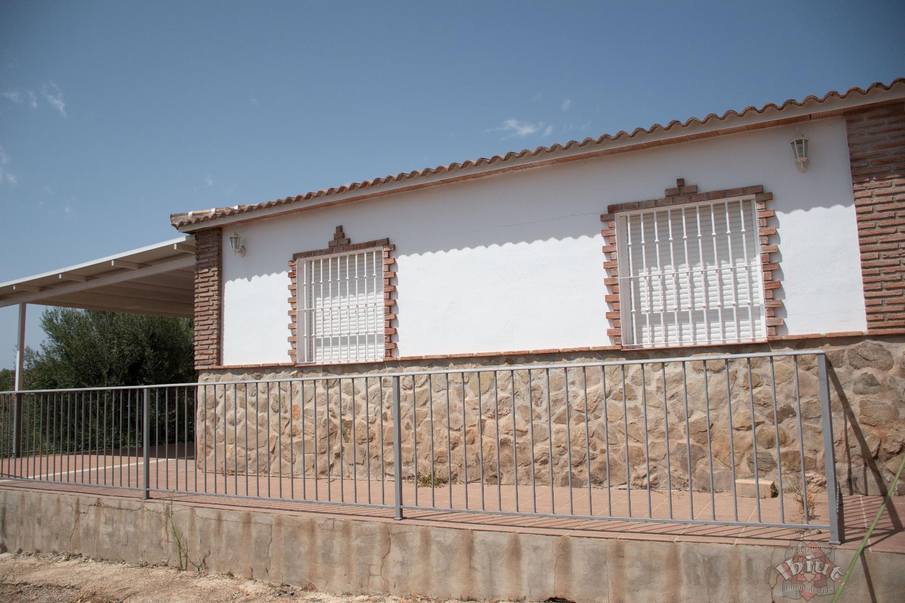 For sale of villa in Alcaucín