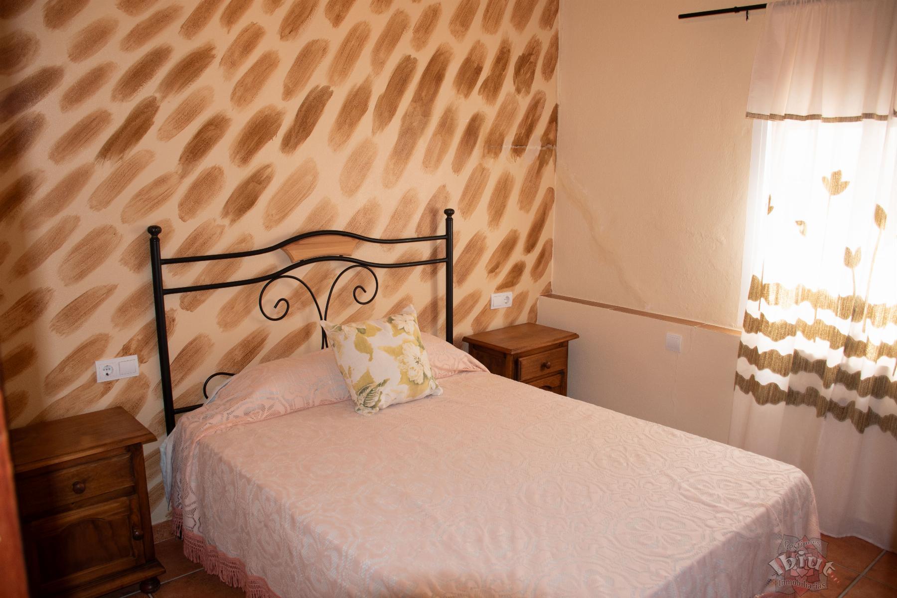 For sale of villa in Alcaucín